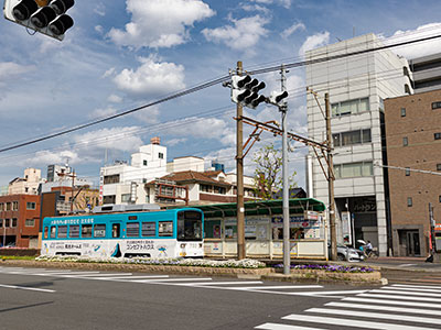 本社ビルと阪堺電車